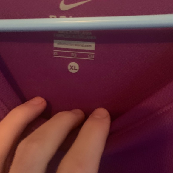 Size XL women’s Nike workout shirt - Picture 2 of 2
